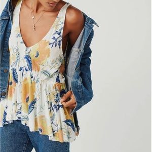 ⭐️HOST PICK⭐️Urban Outfitters Kimchi Blue Celestial Dreams Tank Top Floral VNeck